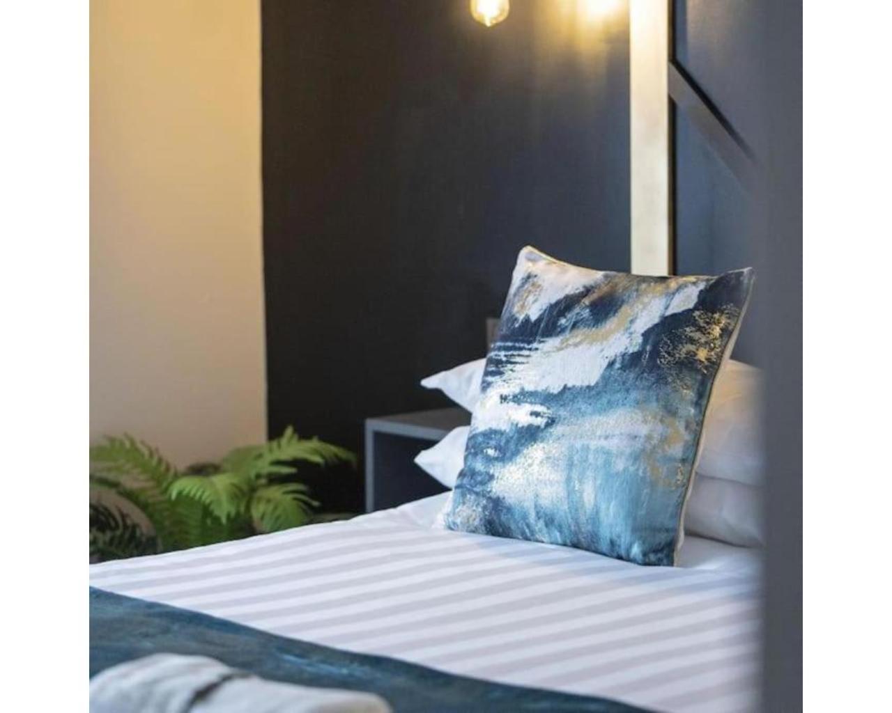Central Belfast Apartments Queen'S Hideaway Экстерьер фото