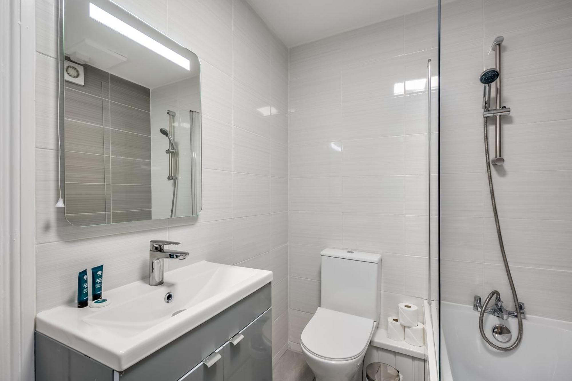 Central Belfast Apartments Queen'S Hideaway Экстерьер фото